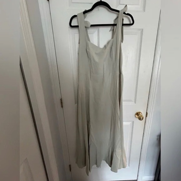 NWOT Sage Green Bridesmaid / Wedding Guest Dress - Picture 3 of 5